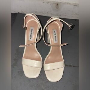 Steve Madden white heel size 8